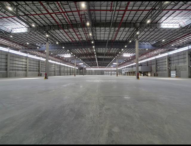 18,756M² WAREHOUSE TO LET IN LONGLAKE